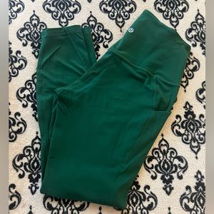 Lululemon aligns with pockets